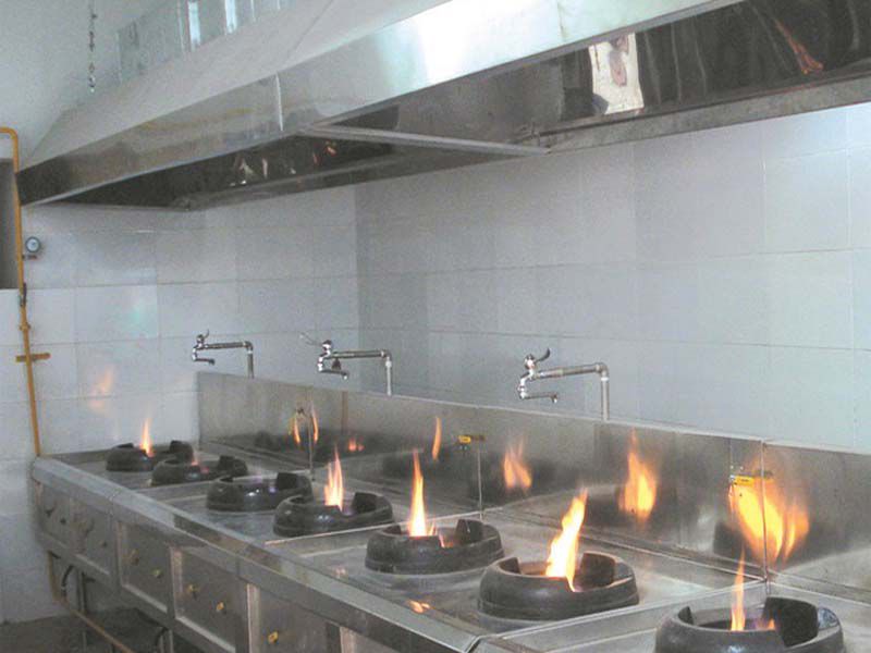Hệ thống hút khói có tác dụng hút khói, mùi trong không gian bếp